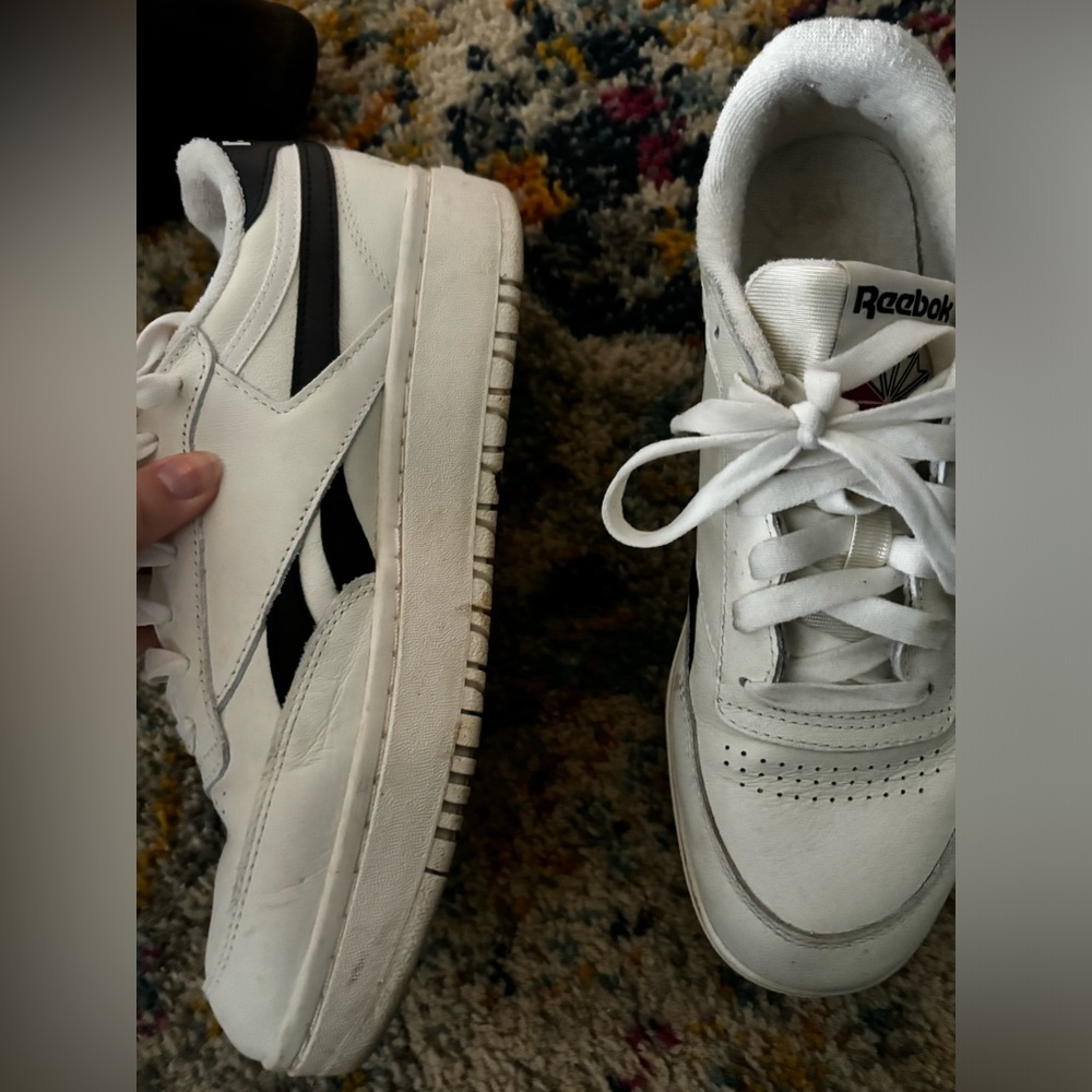 7.5 Reebok Sneakers